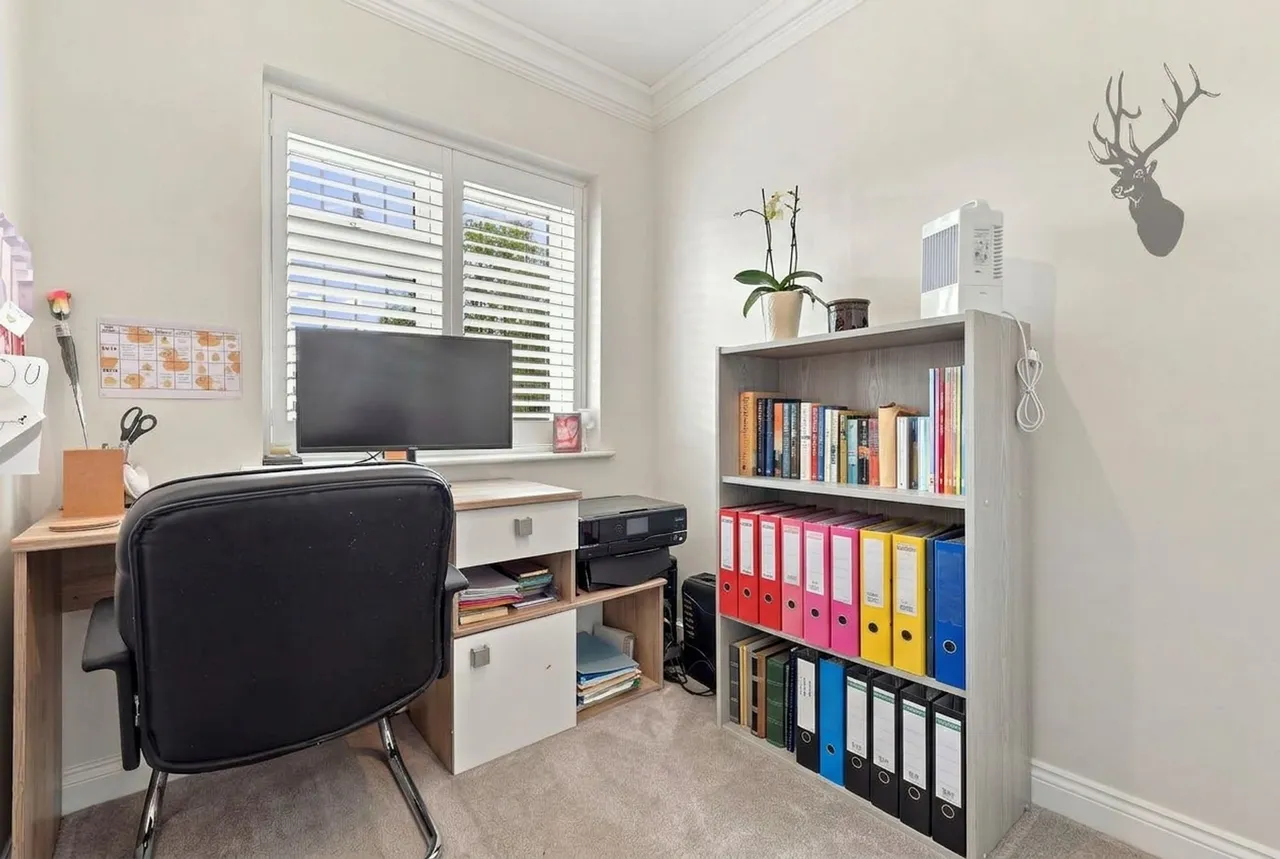 Orchard Drive, Theydon Bois, CM16, photo 17