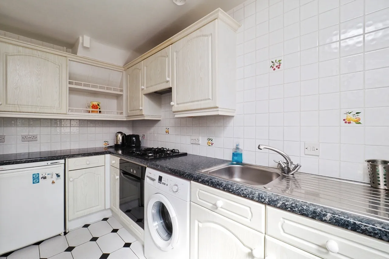 Courtney Close, Wollaton, Nottingham, NG8, photo 4