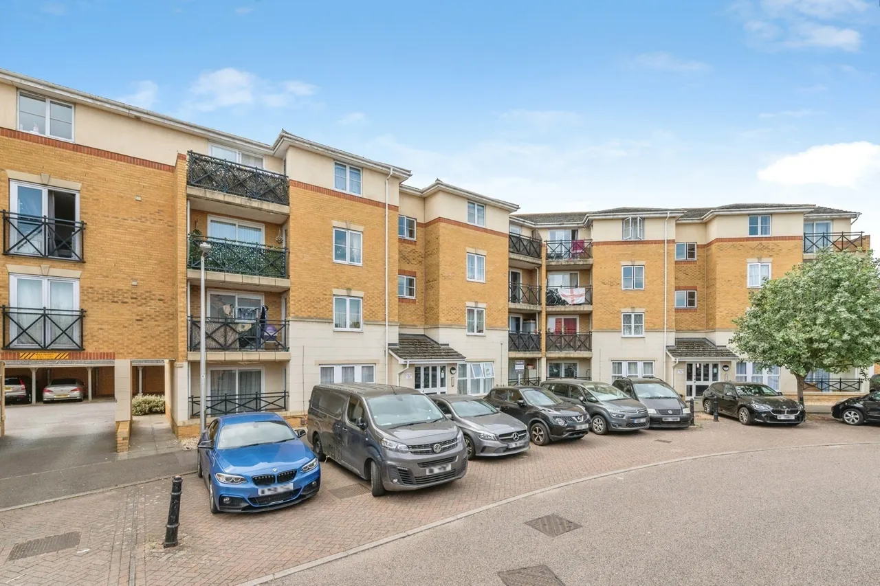 2 bed flat for sale — Sewell Close, Chafford Hundred, Grays, Essex, RM16