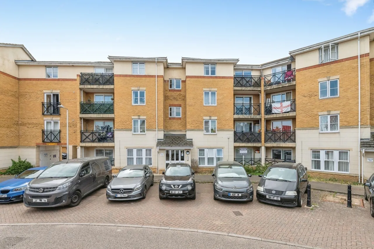 Sewell Close, Chafford Hundred, Grays, Essex, RM16, photo 8