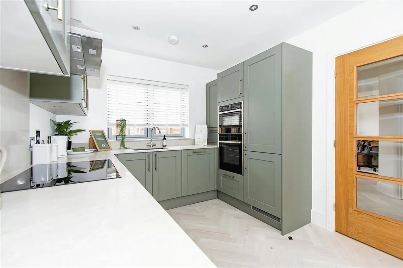 Brockhills Lane, New Milton, BH25, photo 2