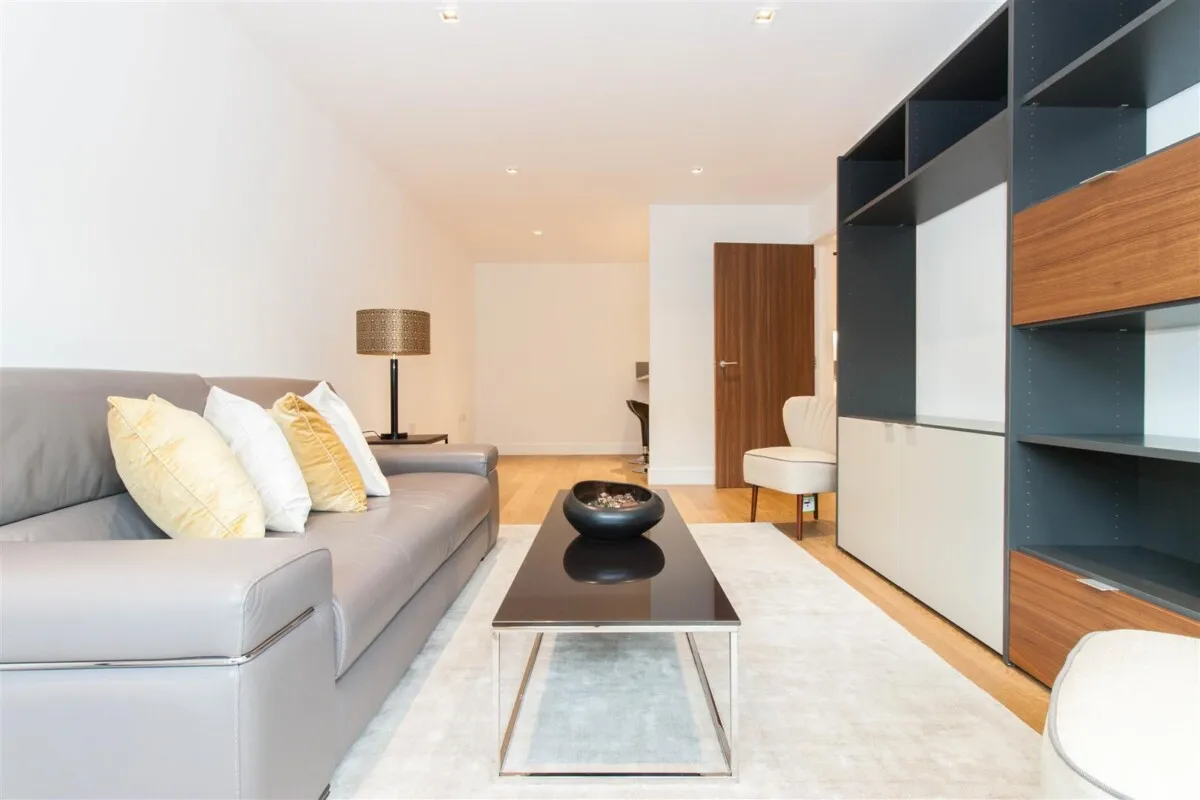 Longfield Avenue, London, W5, photo 2
