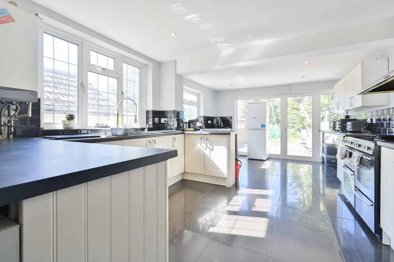 58 Wiggenhall Road, Watford, photo 3