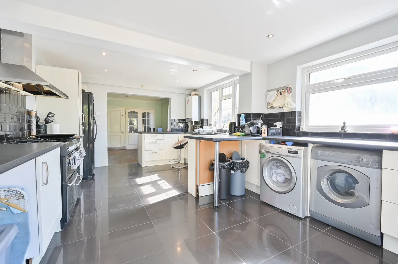 58 Wiggenhall Road, Watford, photo 7
