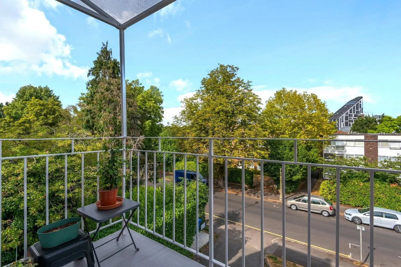 2 bed flat for sale — Durham Road, Bromley, BR2