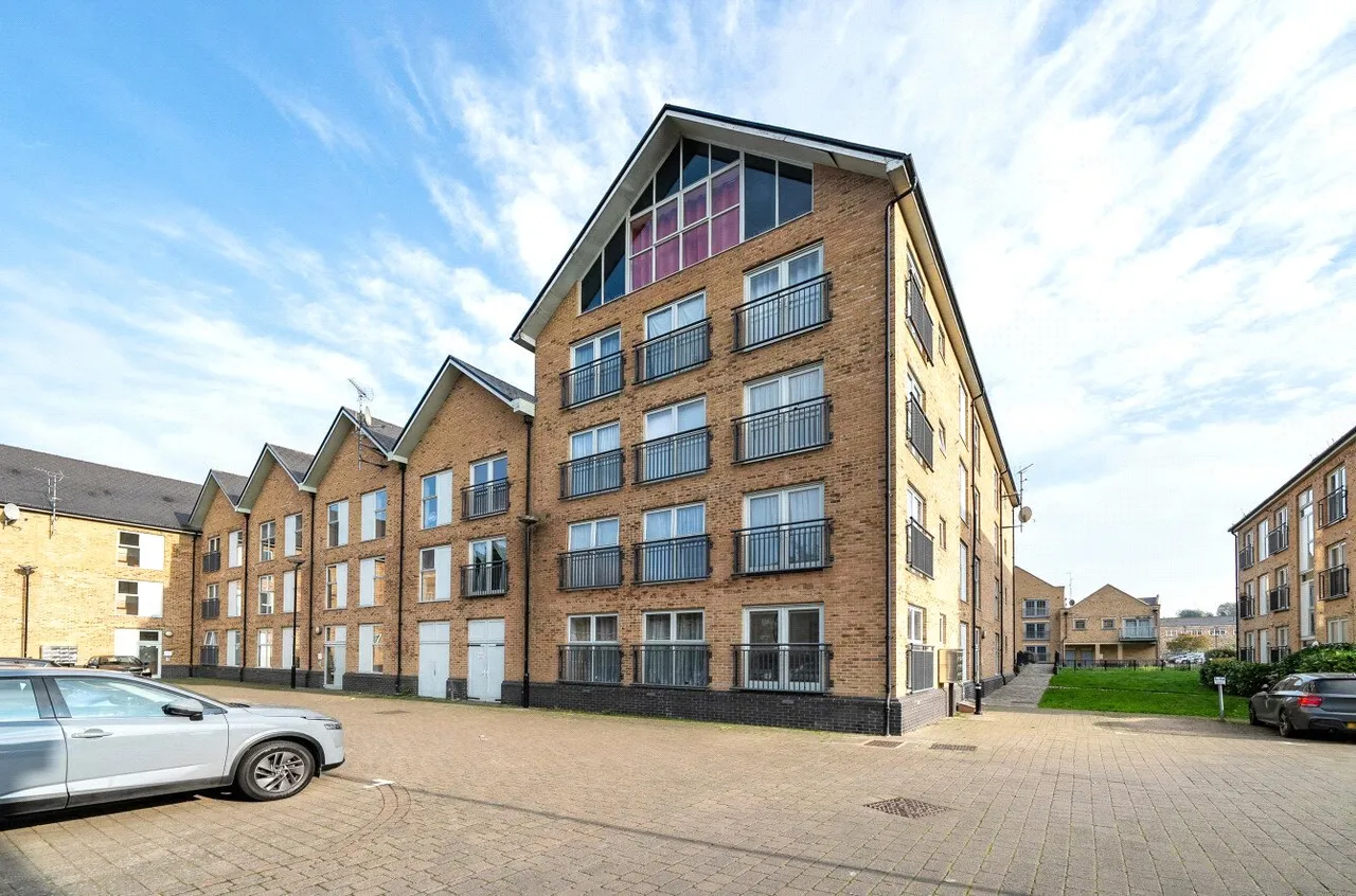 2 bed flat to rent — Esparto Way, South Darenth, DA4