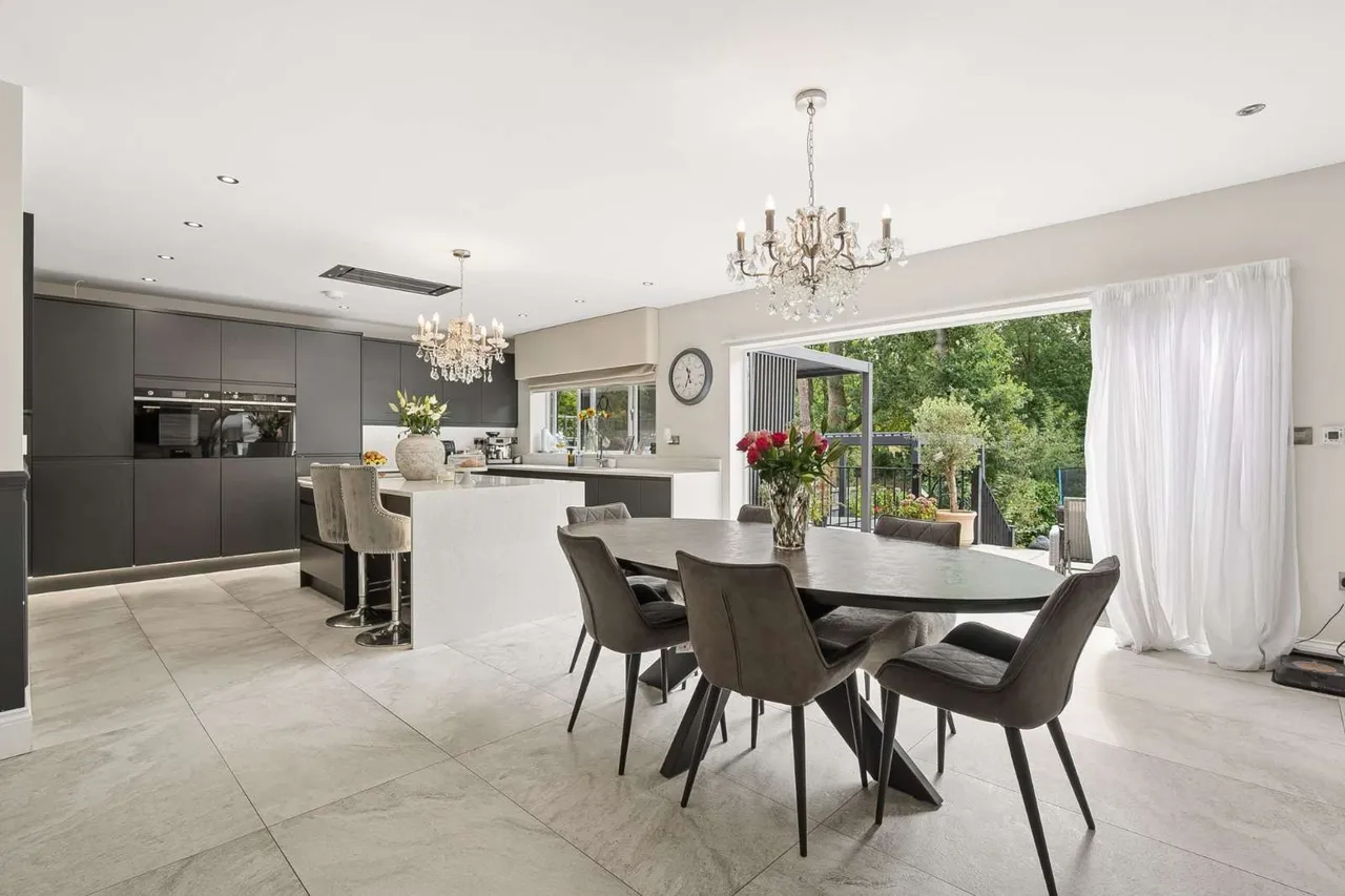 Park Avenue, Wilmslow, Cheshire, SK9 2JG, photo 2