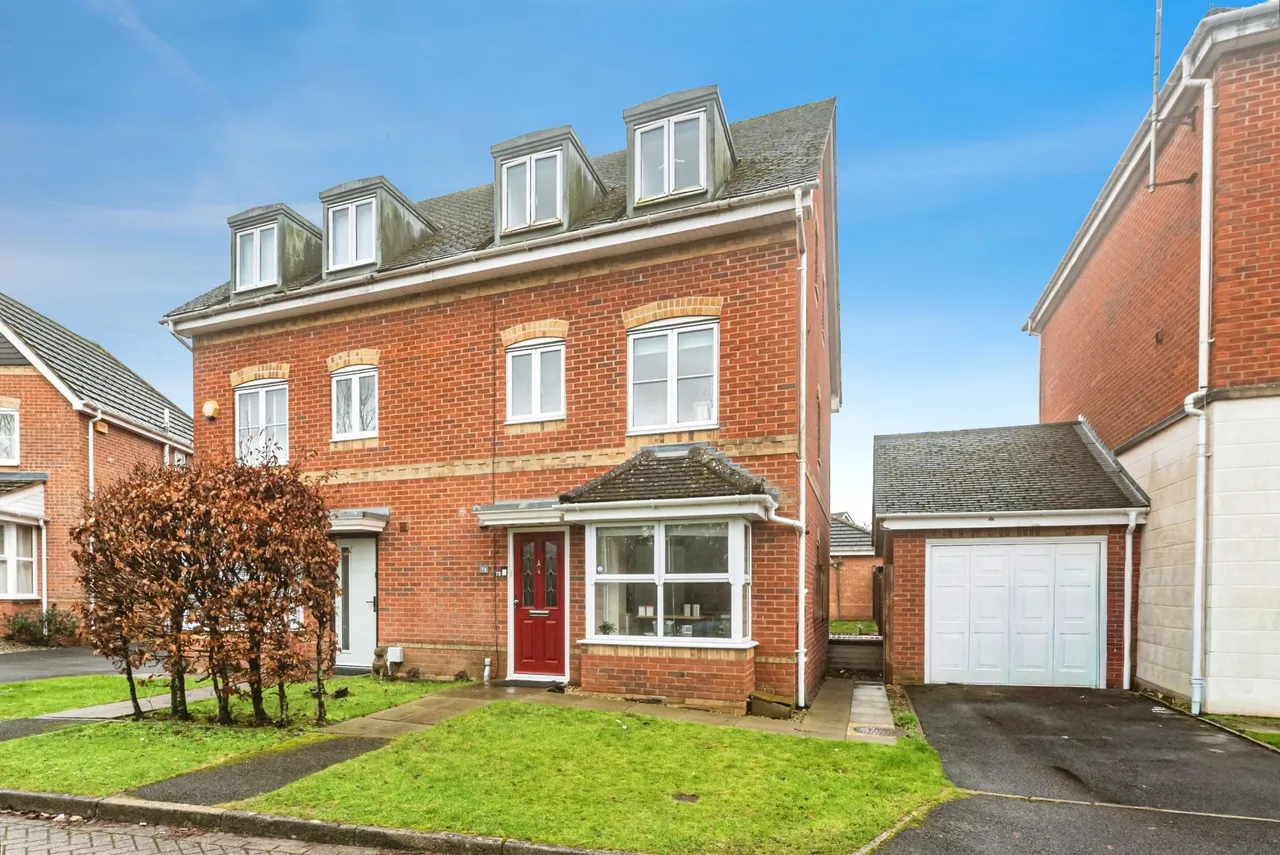 4 bed house for sale, Oceana Crescent, Basingstoke, RG22