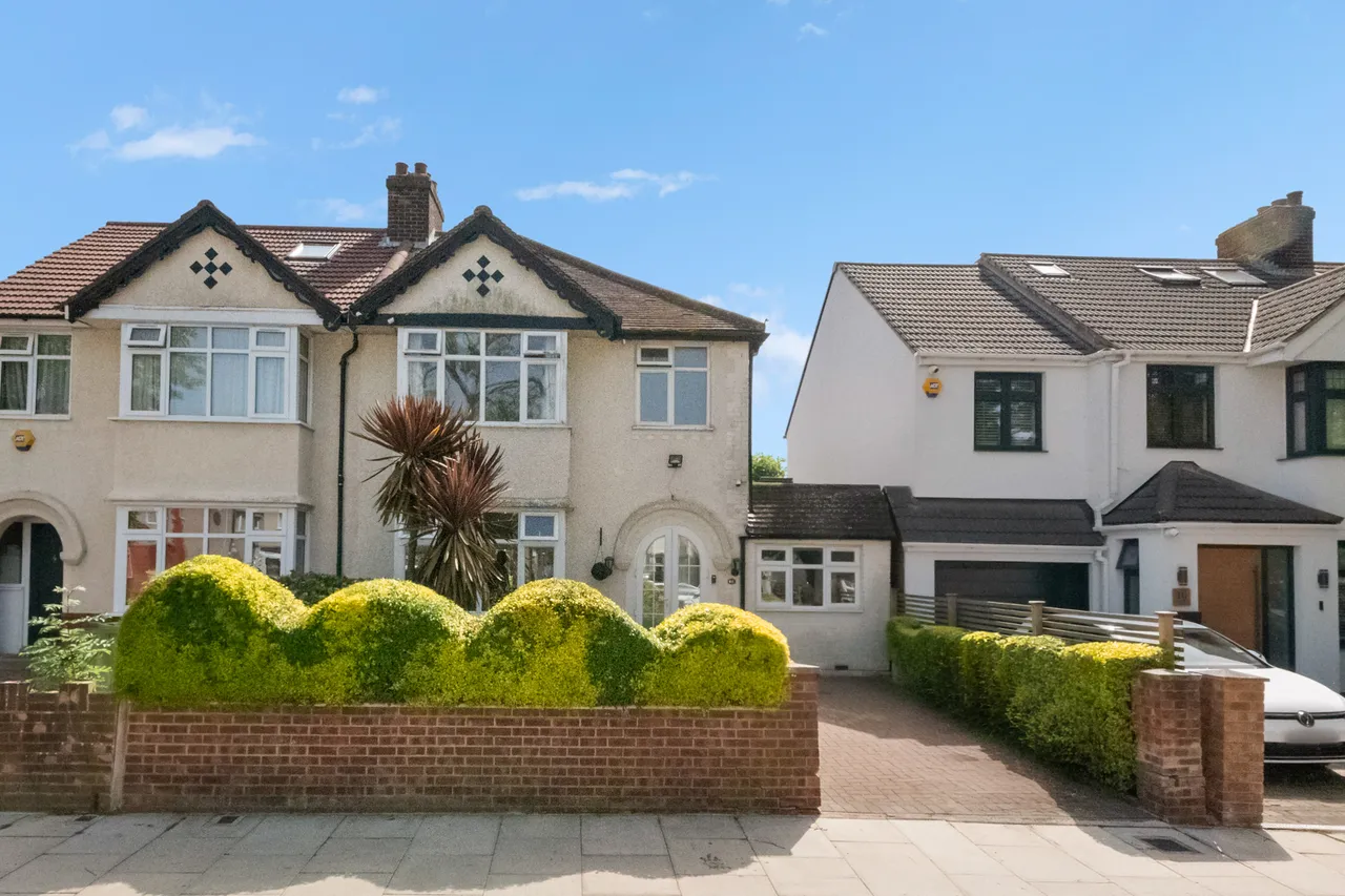 4 bed house for sale, Dorchester Road, Northolt, UB5