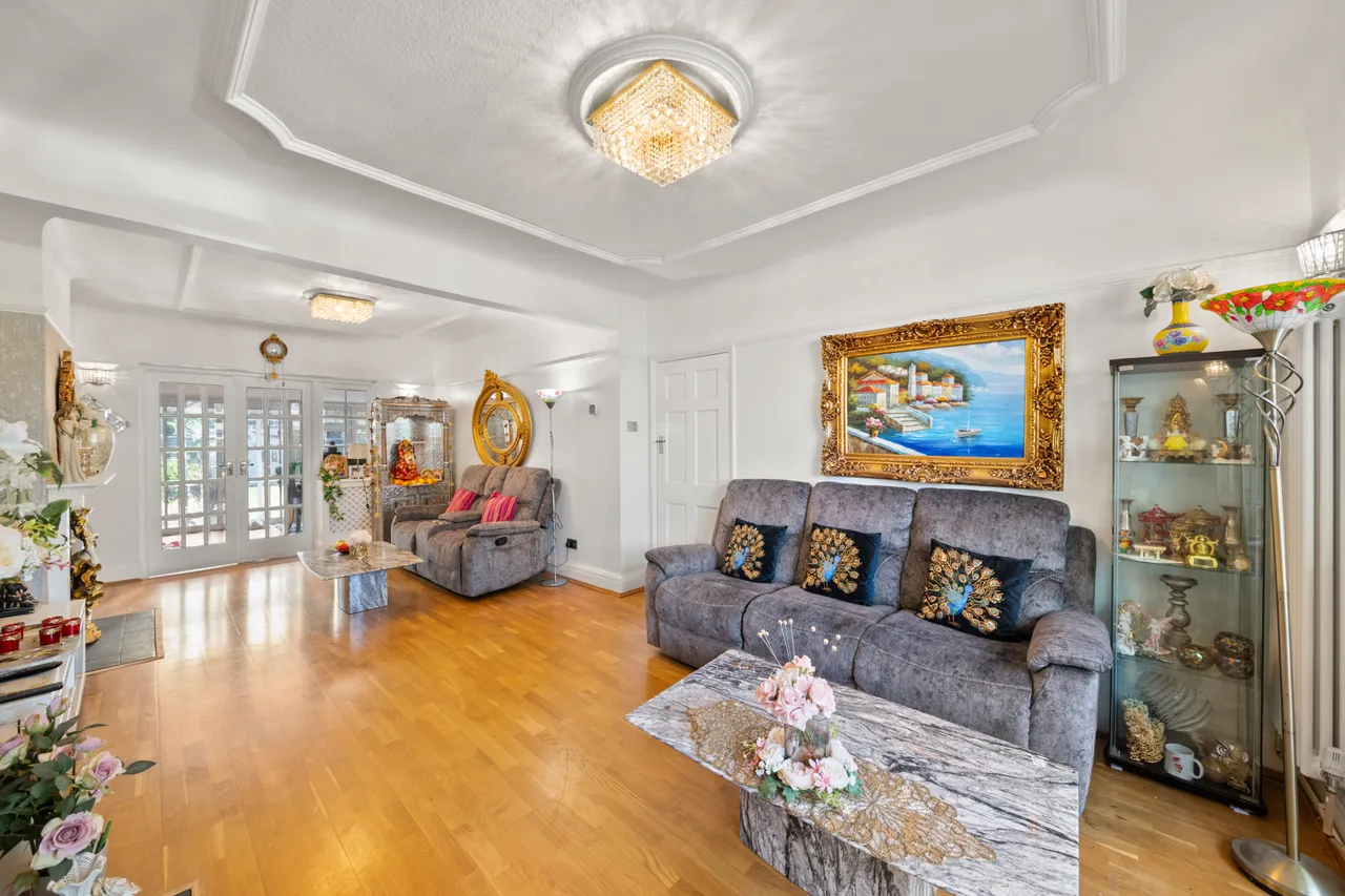 Dorchester Road, Northolt, UB5, photo 2