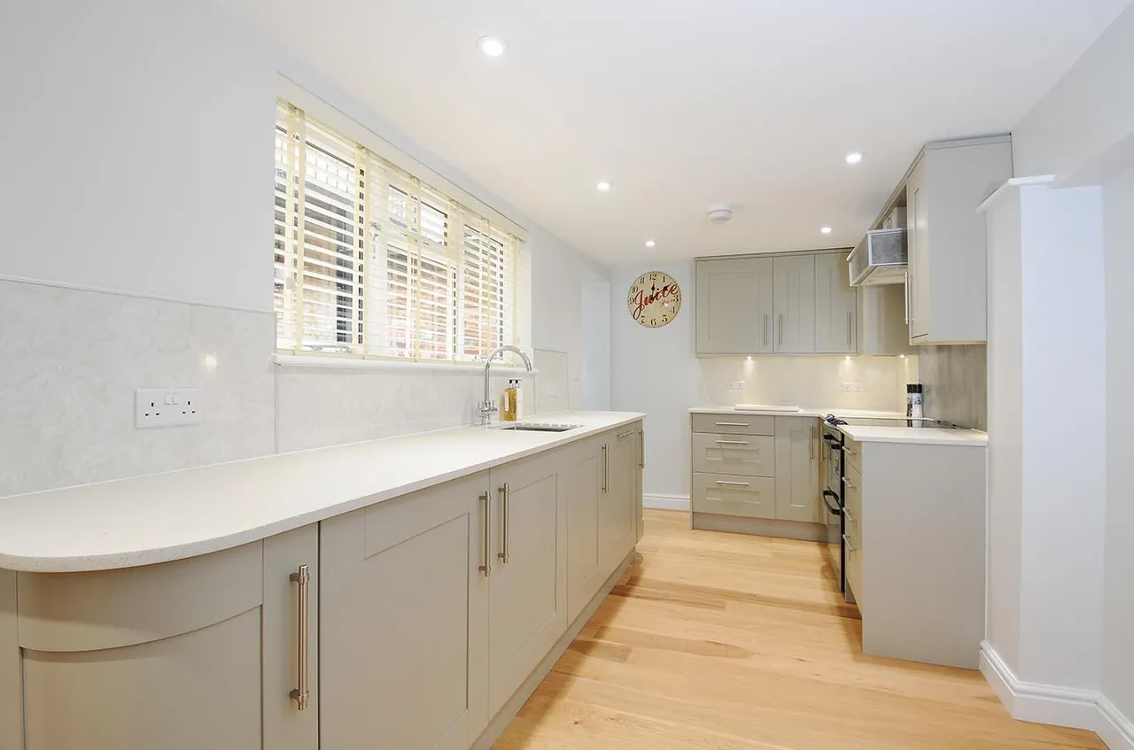 Black Horse Way Horsham RH12, photo 2