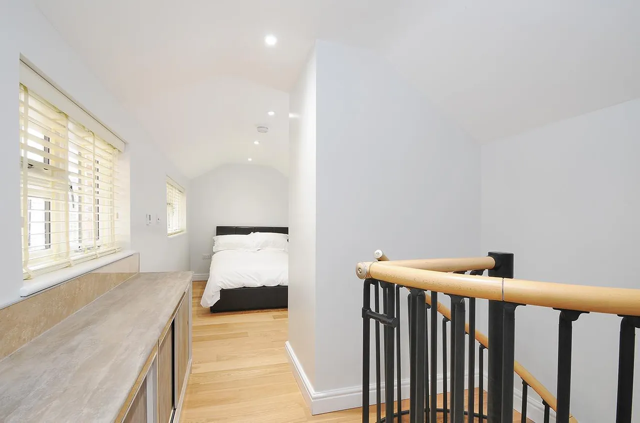 Black Horse Way Horsham RH12, photo 6