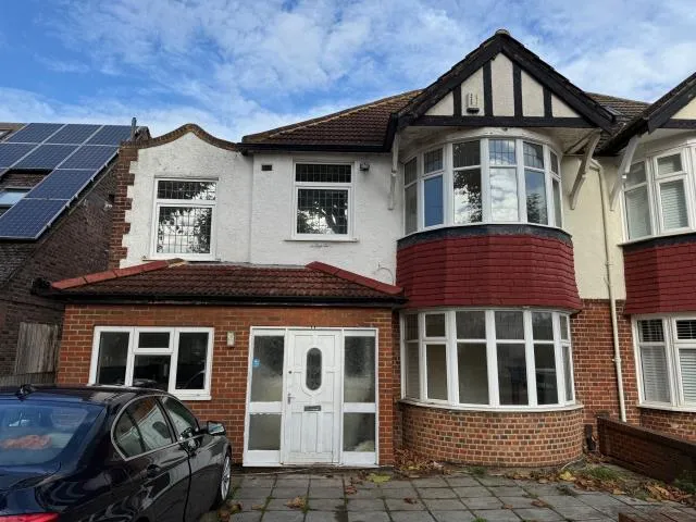 1 bed property to rent, Elgar Avenue, Surbiton, KT5