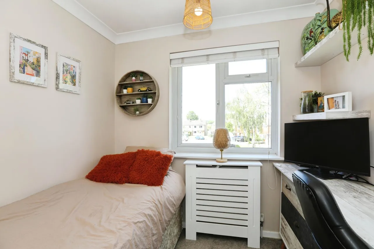Corsletts Avenue, Horsham, RH12, photo 10
