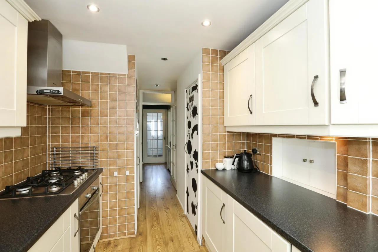 Corsletts Avenue, Horsham, RH12, photo 6
