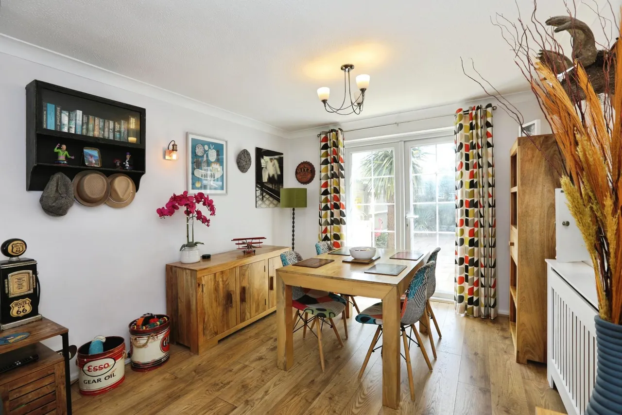 Corsletts Avenue, Horsham, RH12, photo 4
