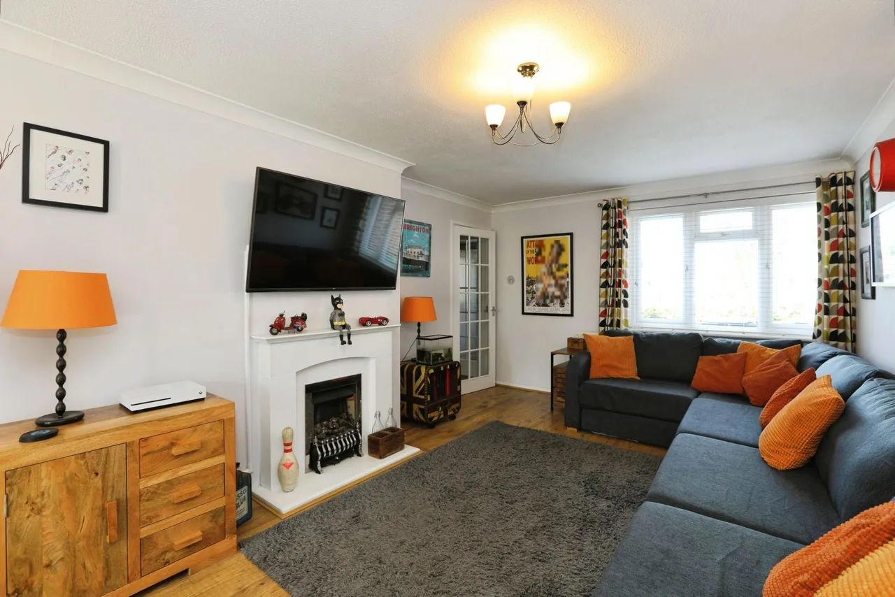 Corsletts Avenue, Horsham, RH12, photo 5