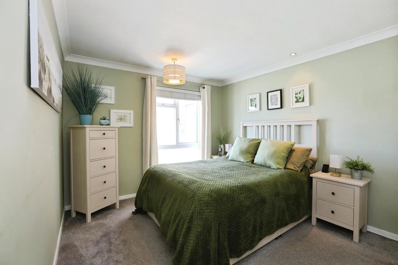 Corsletts Avenue, Horsham, RH12, photo 8