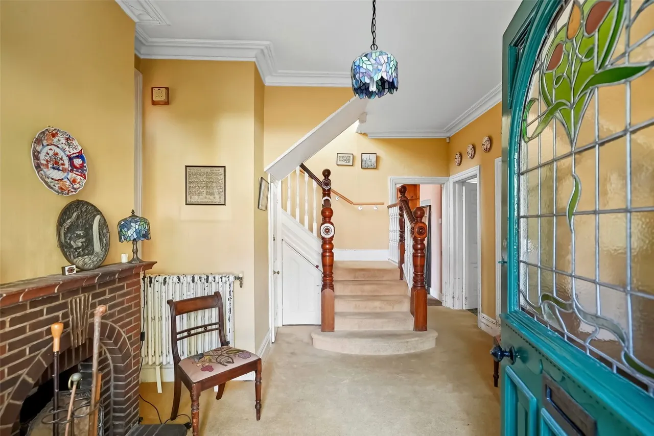 Broom Road, Teddington, TW11 9PF, photo 3