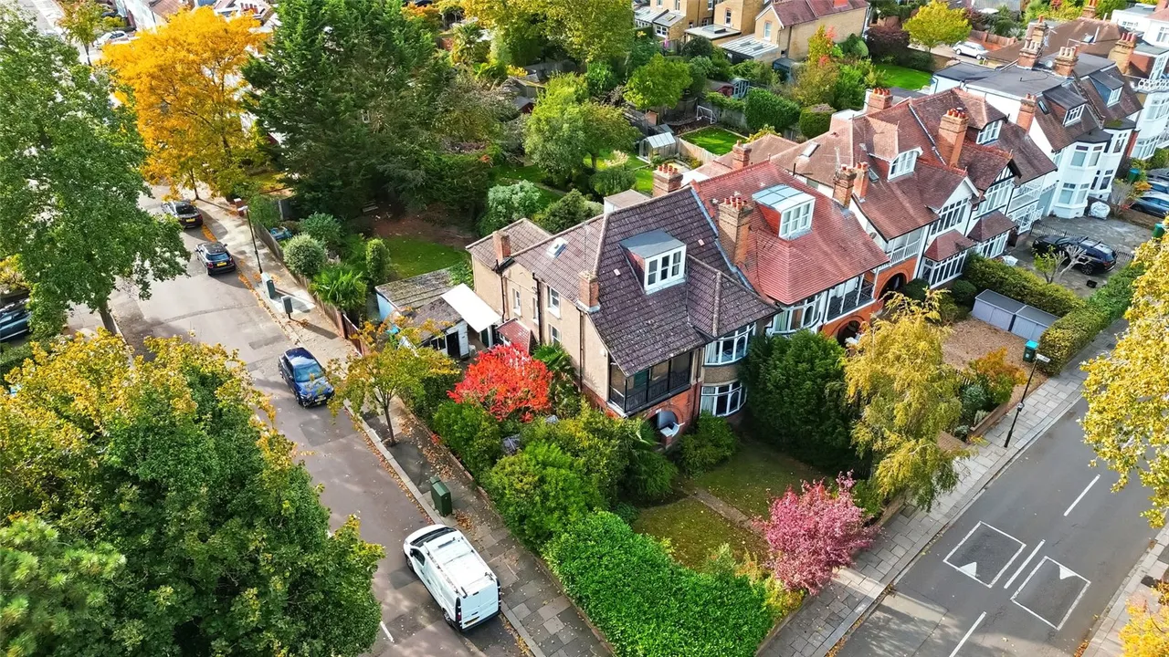 Broom Road, Teddington, TW11 9PF, photo 2