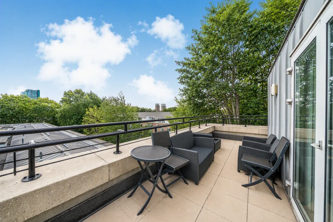 2 bed flat for sale, Princes Court, Surrey Quays, SE16