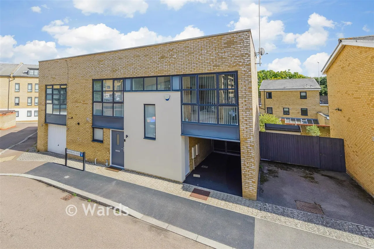 3 bed house for sale, Brambling Close, Greenthihe, DA9