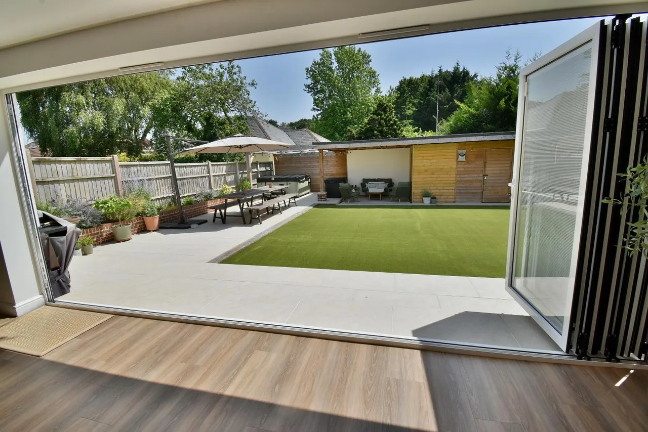 Headswell Avenue, BH10, photo 22