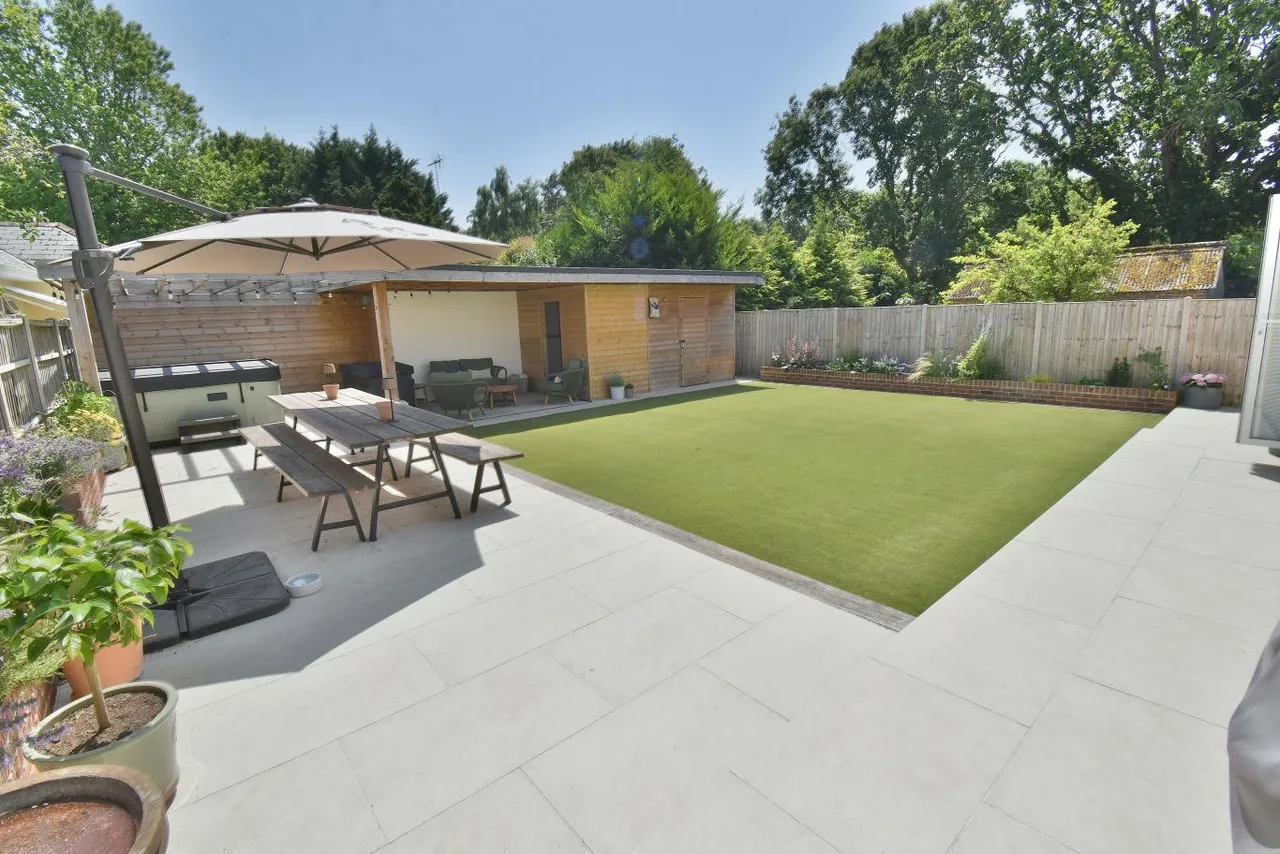 Headswell Avenue, BH10, photo 3