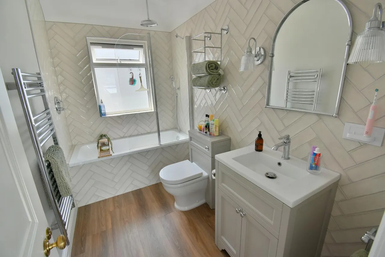 Headswell Avenue, BH10, photo 19