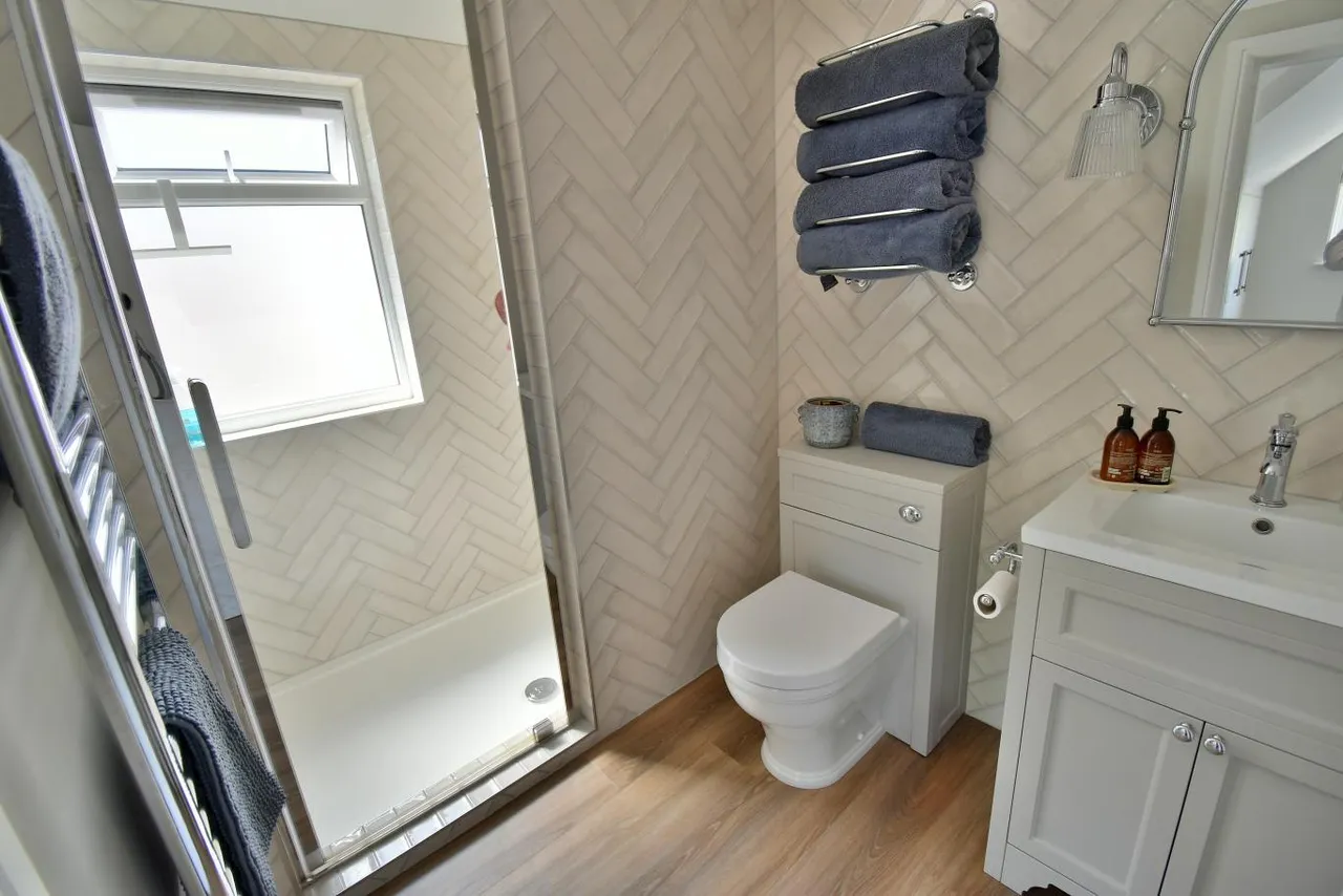 Headswell Avenue, BH10, photo 16