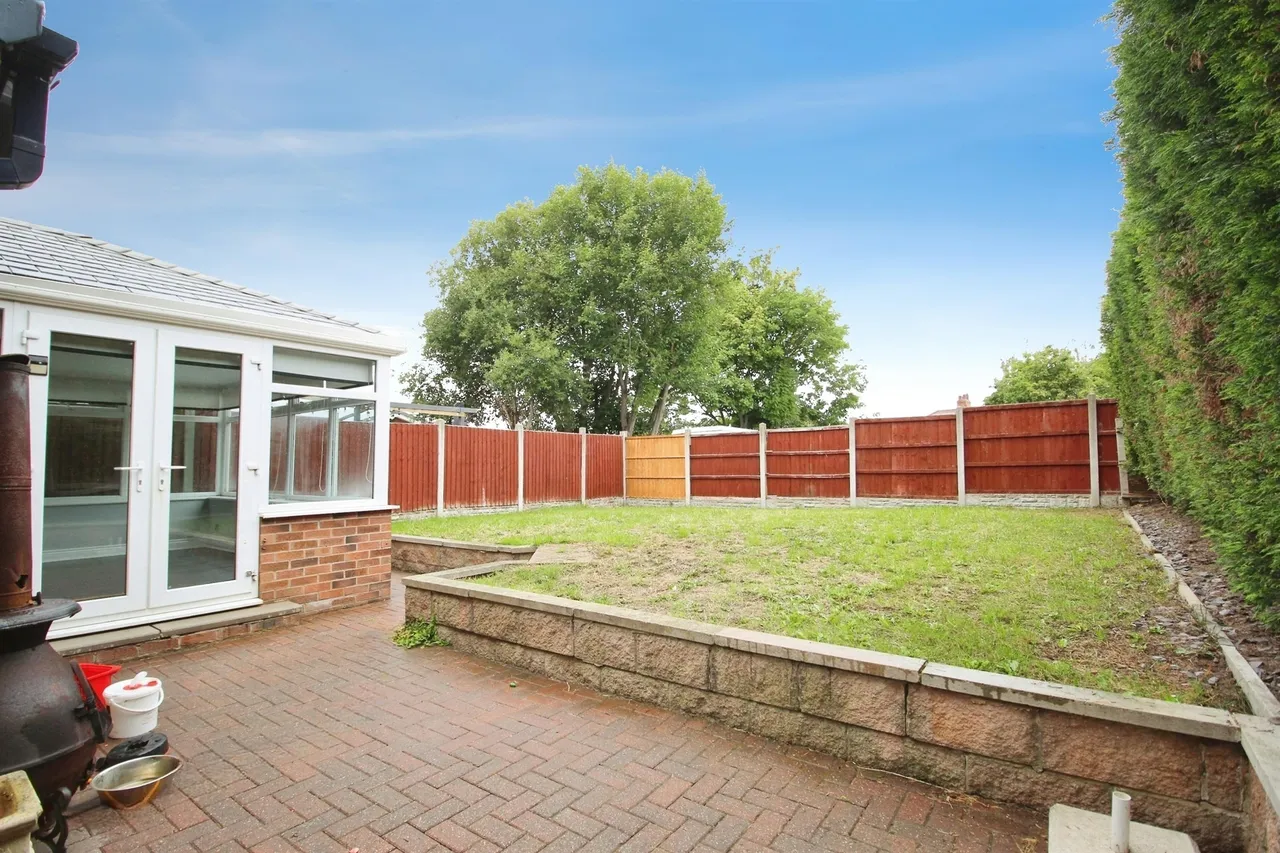 Springwell Court, Tingley, Wakefield, photo 2