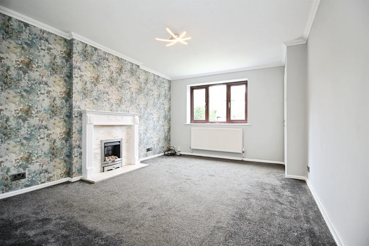 Springwell Court, Tingley, Wakefield, photo 5