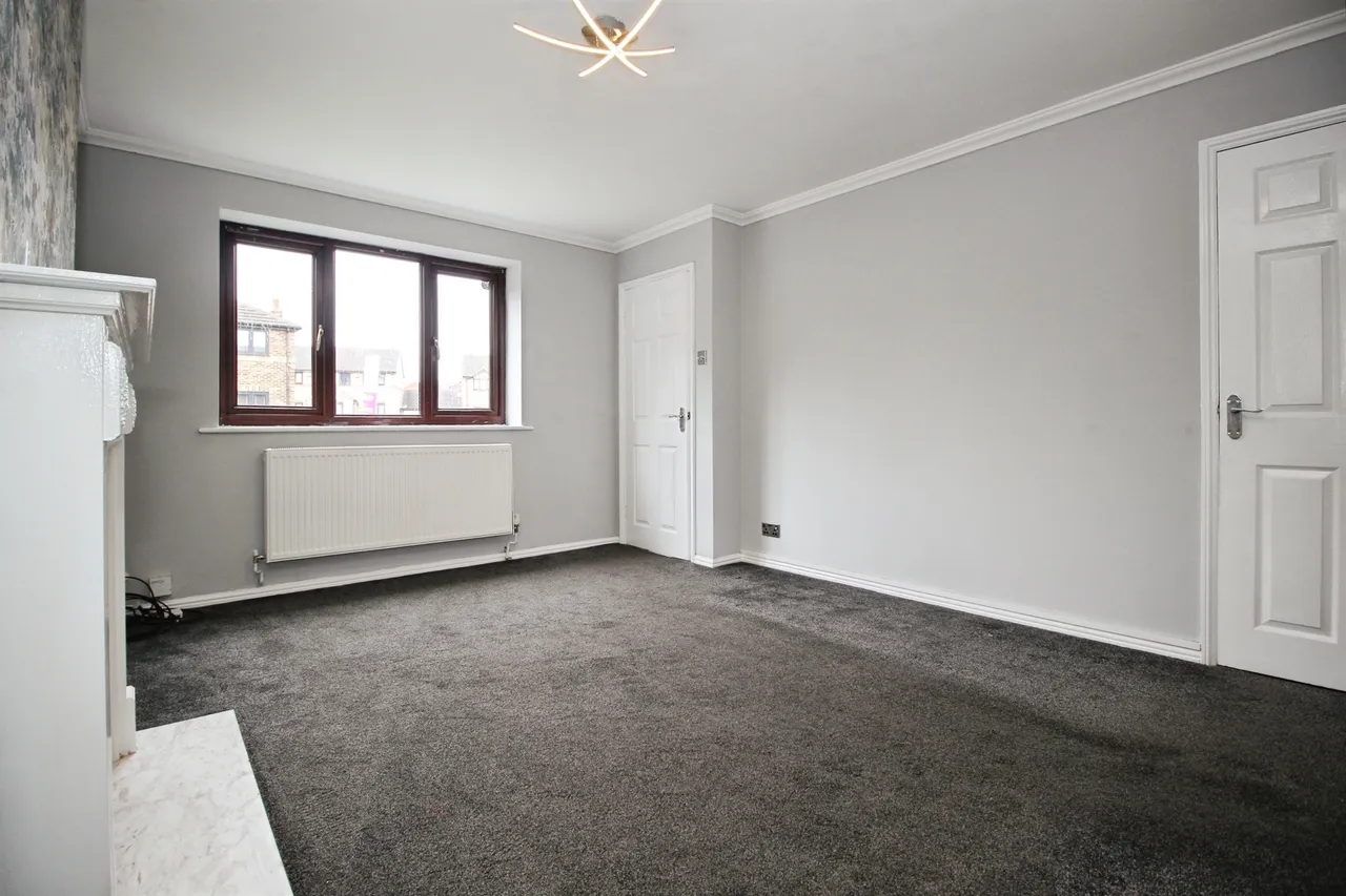 Springwell Court, Tingley, Wakefield, photo 7