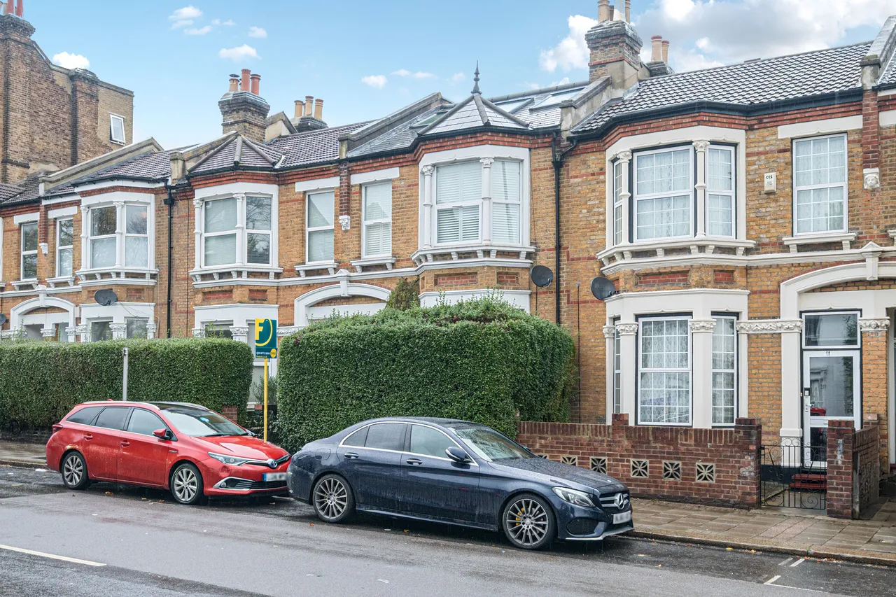 1 bed flat for sale — Flat 2, 89 High Street, London
