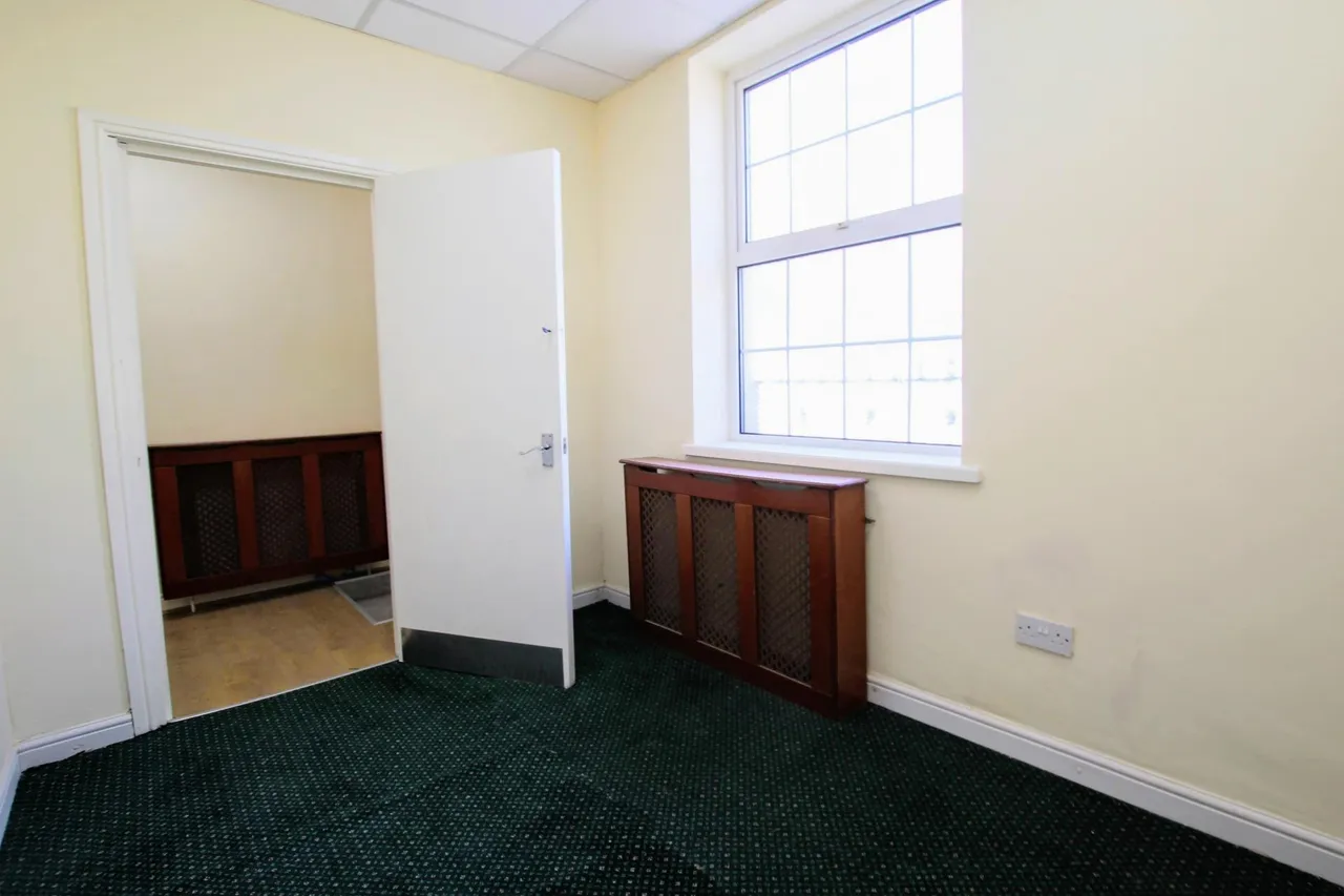 High Street, Prescot, L34, photo 11