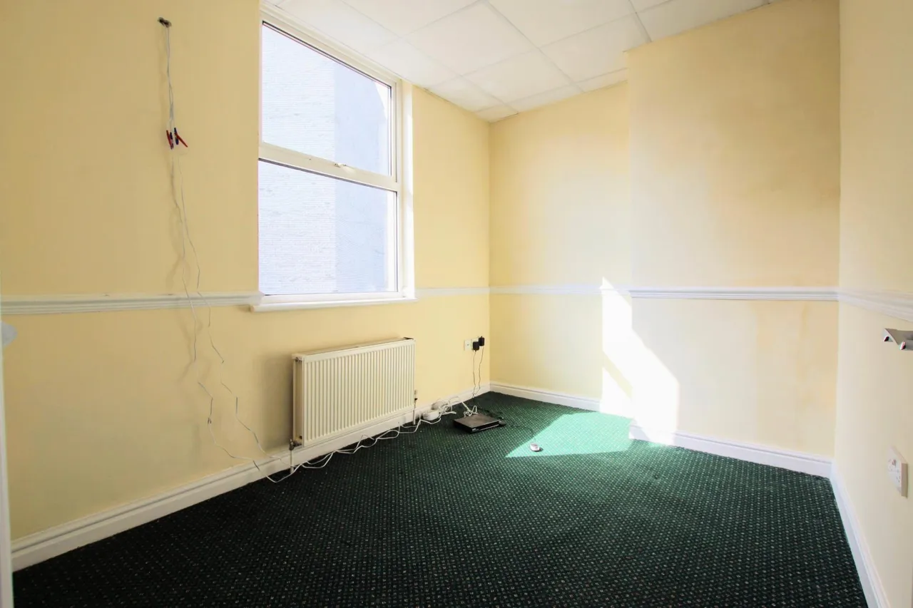 High Street, Prescot, L34, photo 9