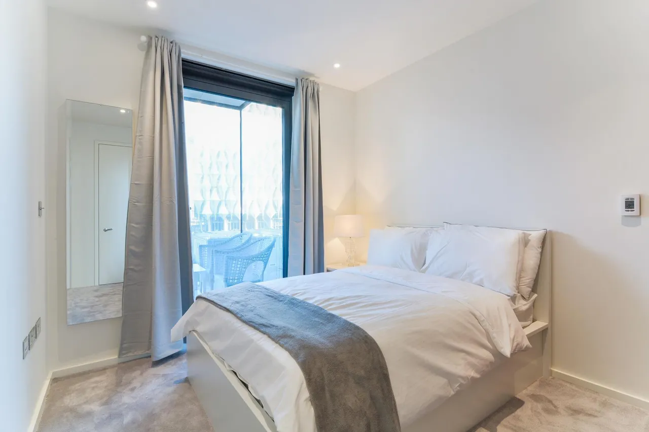 Embassy Gardens, SW11, photo 6