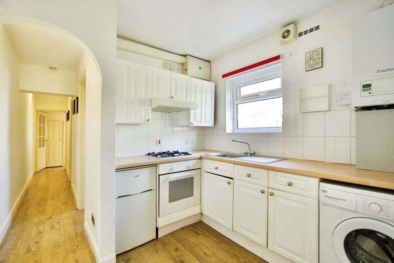 The Parade, Havering-Atte-Bower, RM4, photo 10