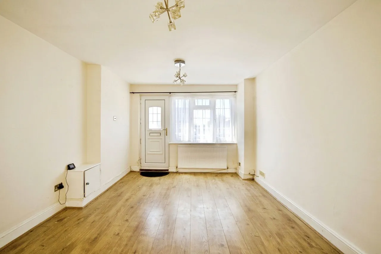 The Parade, Havering-Atte-Bower, RM4, photo 2