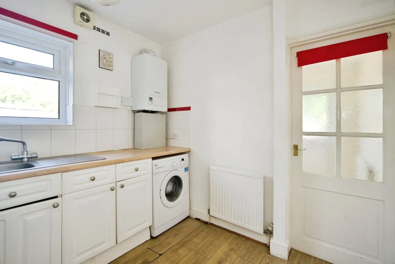 The Parade, Havering-Atte-Bower, RM4, photo 9
