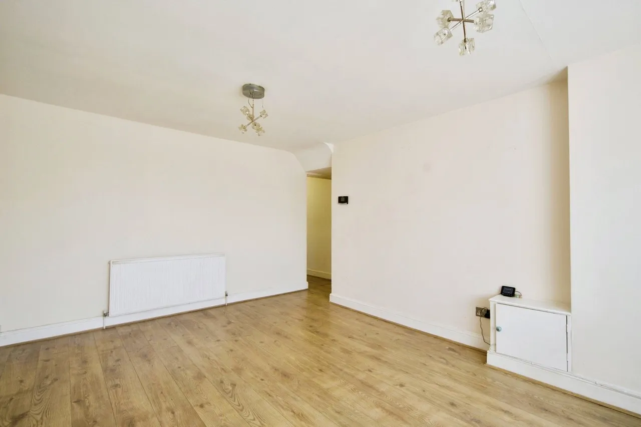 The Parade, Havering-Atte-Bower, RM4, photo 4