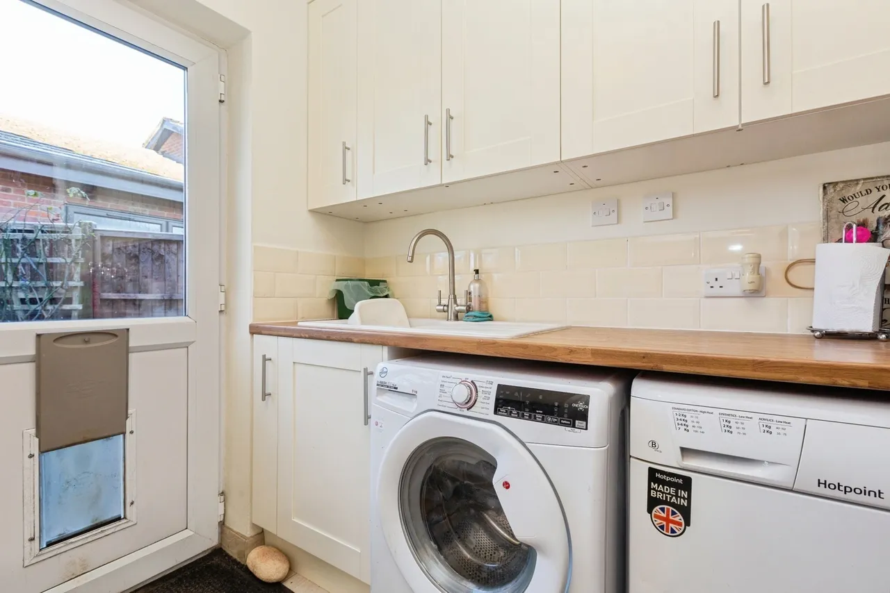 Manor Farm Close, Weston Turville, Aylesbury, Buckinghamshire, HP22, photo 10