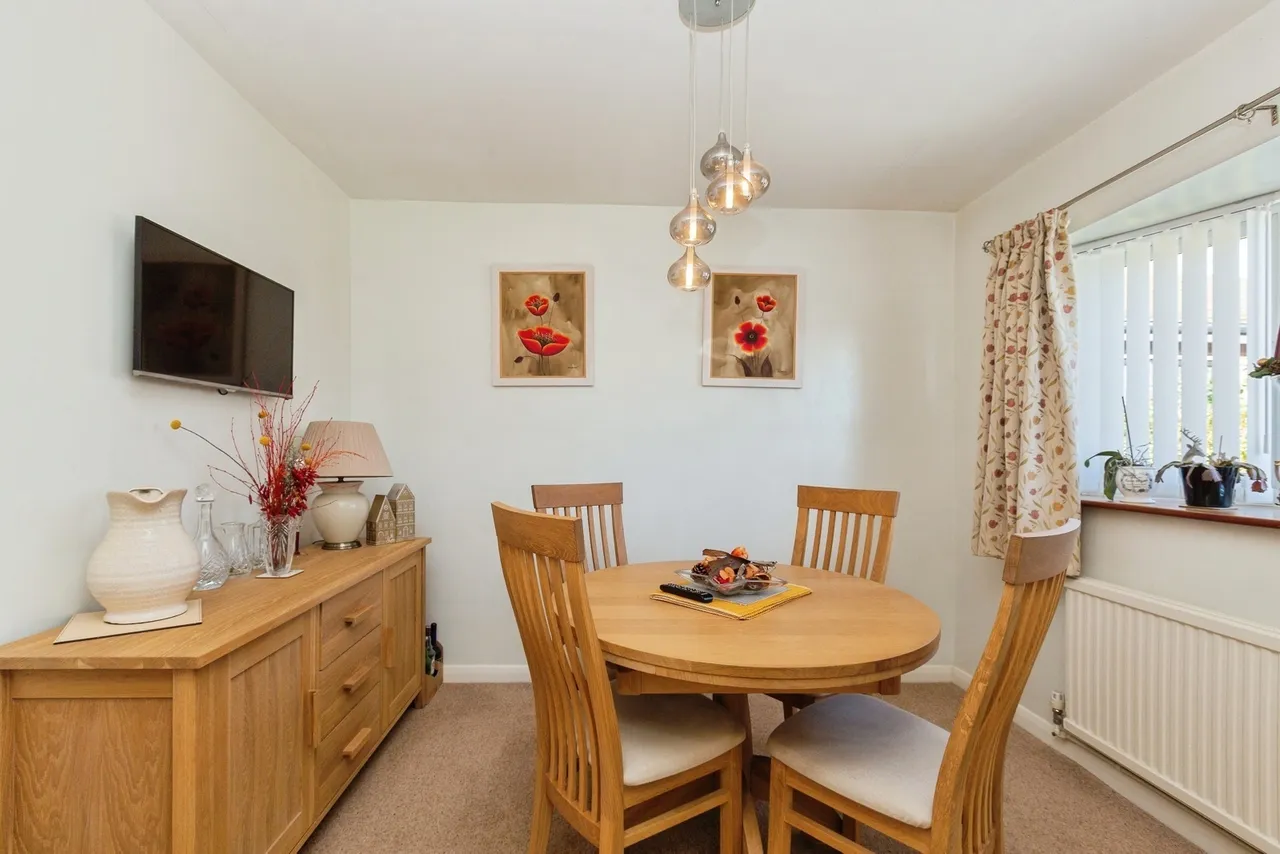 Manor Farm Close, Weston Turville, Aylesbury, Buckinghamshire, HP22, photo 8
