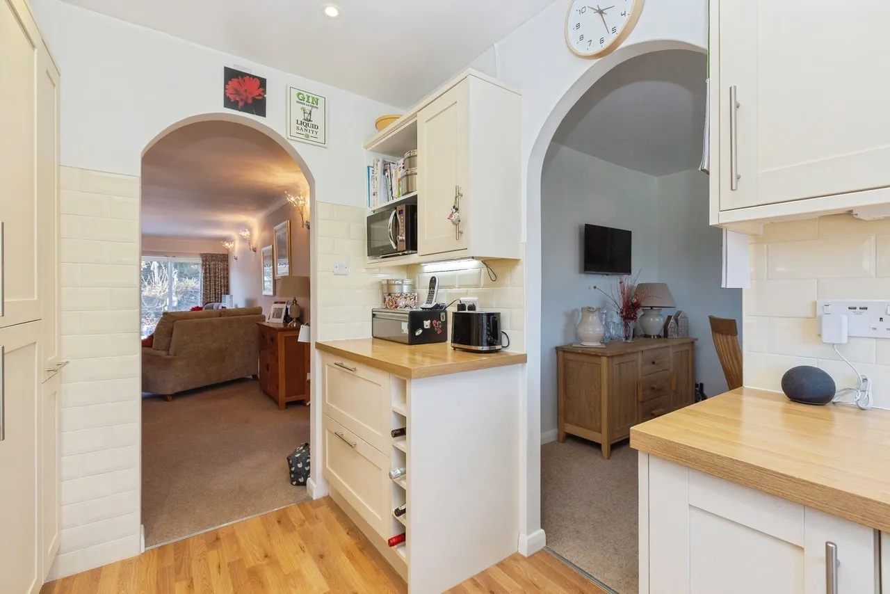 Manor Farm Close, Weston Turville, Aylesbury, Buckinghamshire, HP22, photo 11