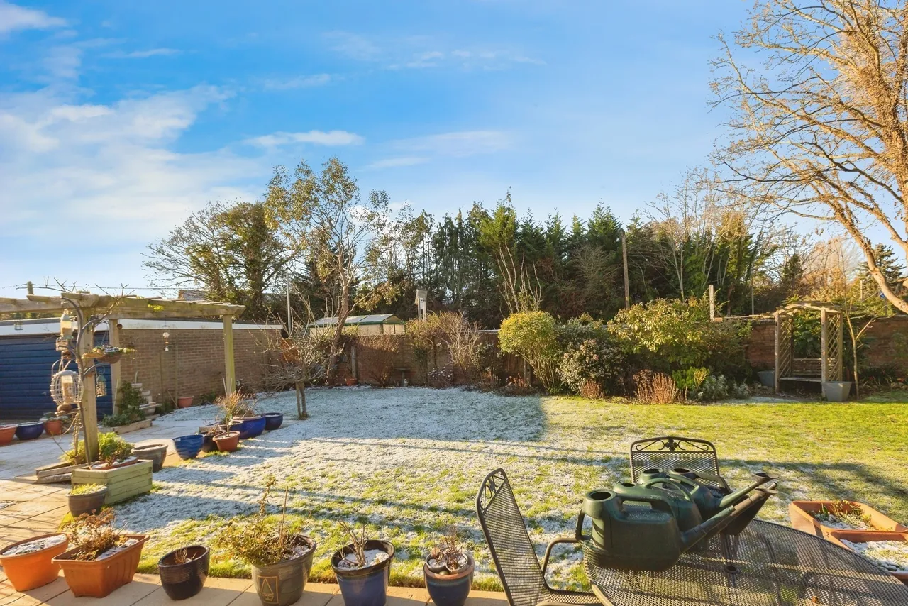 Manor Farm Close, Weston Turville, Aylesbury, Buckinghamshire, HP22, photo 18