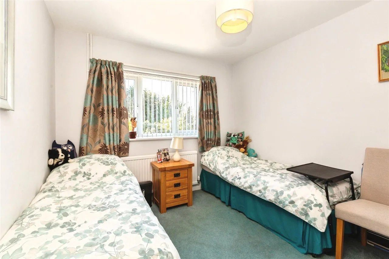 Manor Farm Close, Weston Turville, Aylesbury, Buckinghamshire, HP22, photo 14