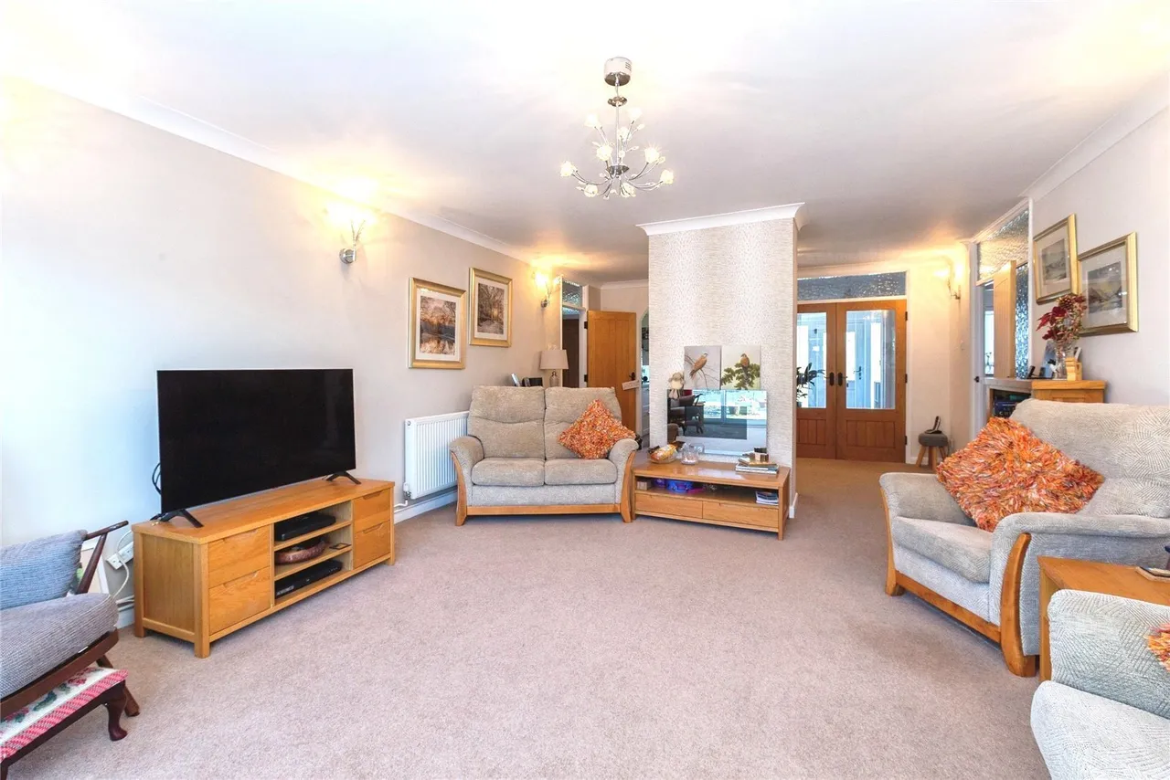 Manor Farm Close, Weston Turville, Aylesbury, Buckinghamshire, HP22, photo 5