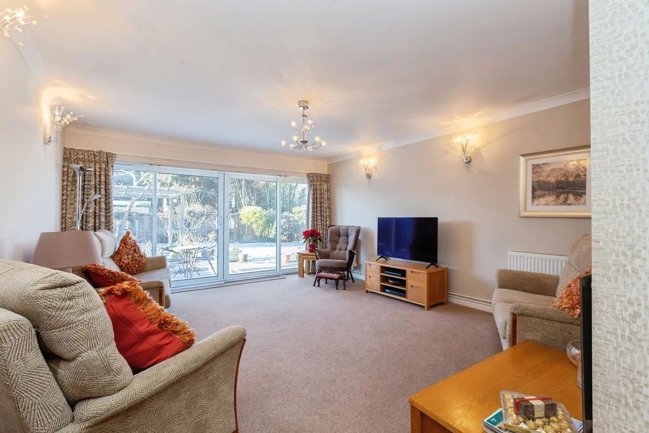 Manor Farm Close, Weston Turville, Aylesbury, Buckinghamshire, HP22, photo 12