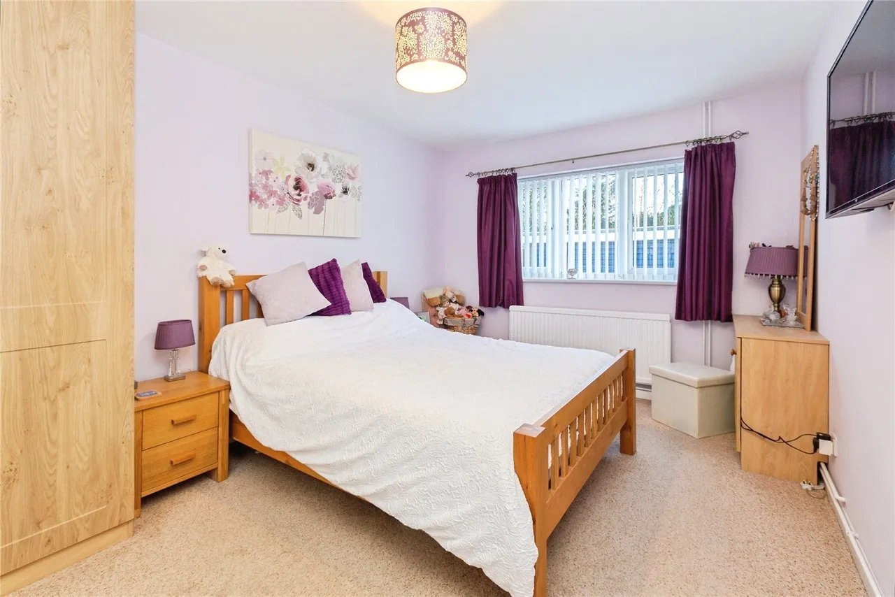 Manor Farm Close, Weston Turville, Aylesbury, Buckinghamshire, HP22, photo 4