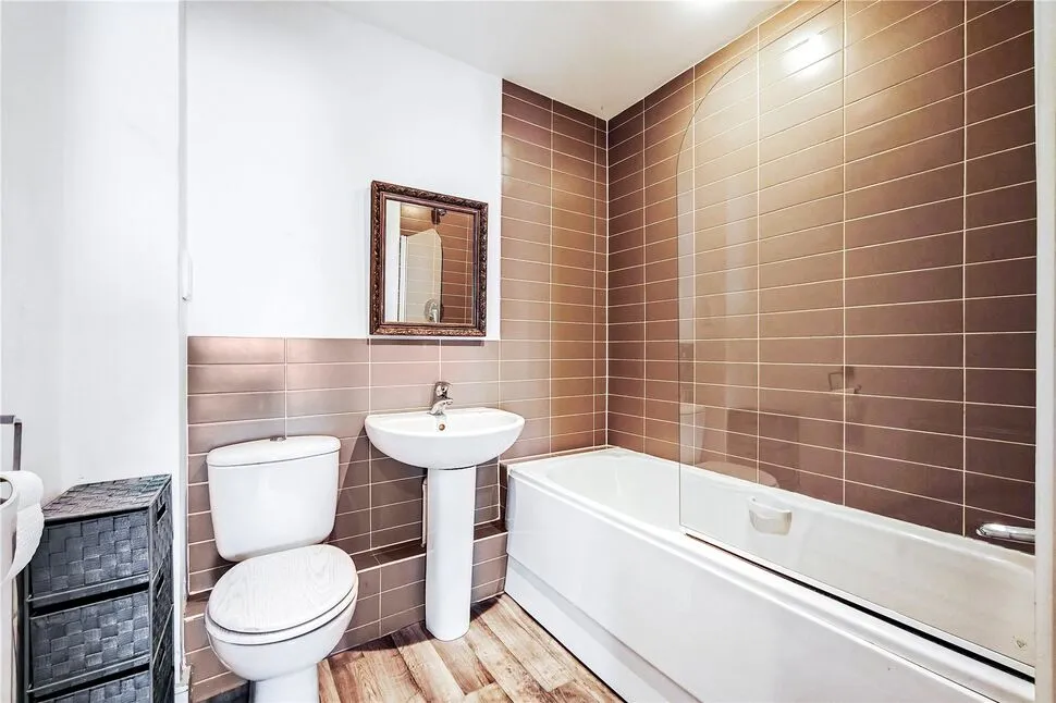 High Road, Chadwell Heath, RM6, photo 7
